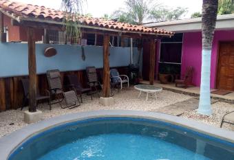 Cabinas Conrra has Balcony rooms