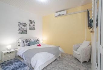 Apt La Source - Plage    5min - Nature & Calme allows 18 year olds to book a room