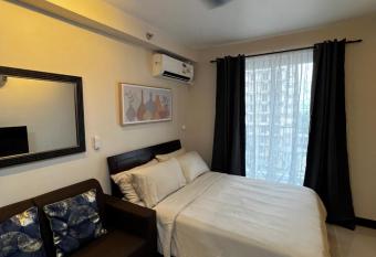 Cozy Studio Apartment has Balcony rooms