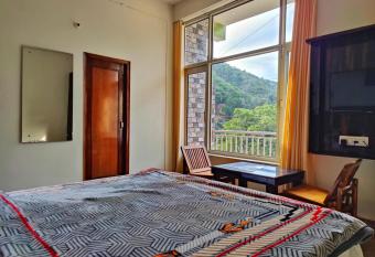 The MAGPIE KASAULI allows 18 year olds to book a room