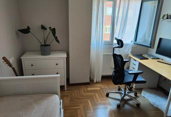 C  moda habitaci  n con ba  o privado has Balcony rooms