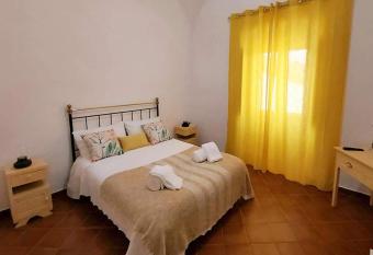 Solar do Encalho has Balcony rooms