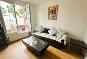 Cosy Town house with its beautiful terrace has Balcony rooms