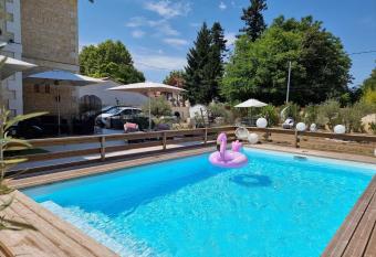 BARREAU allows 18 year olds to book a room