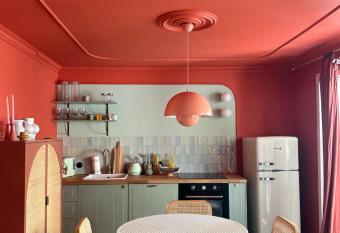 Apartamento No5 allows 18 year olds to book a room