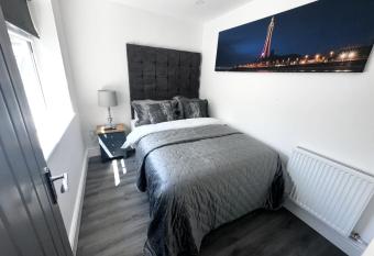 new osborne luxury Hottub and jacuzzi suites has rooms with a private hot tub