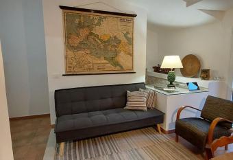 Casetta in pietra has Balcony rooms