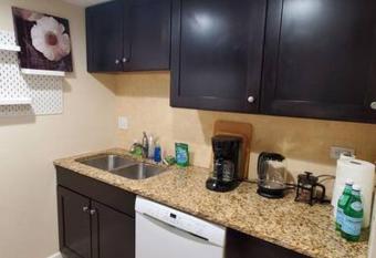 2 bedroom with garage, walking distance train allows 18 year olds to book a room