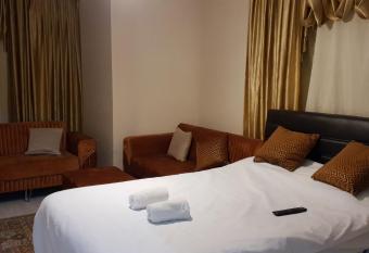 Lovely Specious 2 bedroom suite apartment Near IST Airport Shuttle option has Balcony rooms