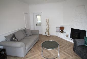 Whitley Bay - 2 Bedroom House - Plus Sofa Bed - Refurbished Throughout has Balcony rooms