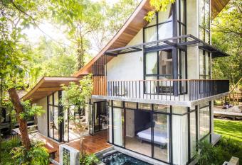 Villa Thalanena By The Beach has Balcony rooms