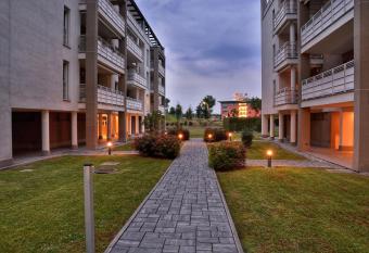 Bloom Apartment has Balcony rooms