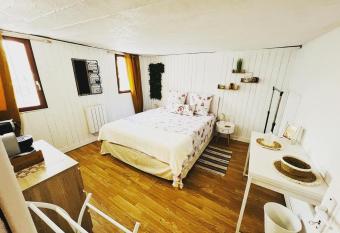 Chambre d H  tes B&B LES BOIS BLANCS allows 18 year olds to book a room