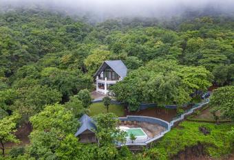 SaffronStays Aranya Vilas & Raanwaara Cottage has Balcony rooms