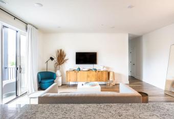 (null) has Balcony rooms