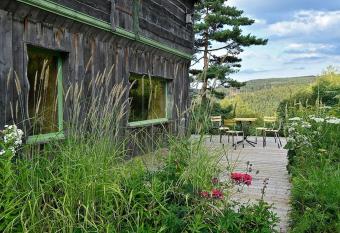 Chalet pour 2 dans le Jardin de Berchigranges allows 18 year olds to book a room