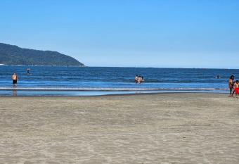 apartamento com cara de casa super aconchegante e pertinho das melhores praias de S  o Vicente... has Smoking rooms