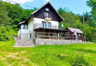 Plitvice RH Hostel Rooms allows 18 year olds to book a room