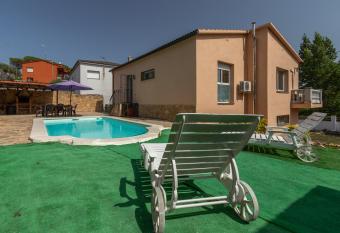 Elisabet has Smoking/Balcony rooms