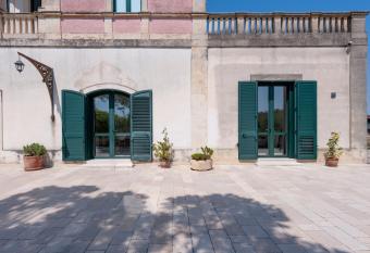 Villa Minioti Apartment A has Balcony rooms