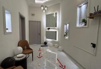 Lovely Flat has rooms with a private hot tub