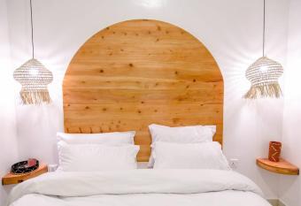 Nzuri Nest Keza has rooms with a private hot tub