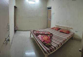 Tiwari Dharamshala Guest House has Balcony rooms