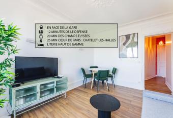 Modern&Confort Fully Furnish Apartment     La D  fense    Champs Elys  es    RER A & L has Balcony rooms