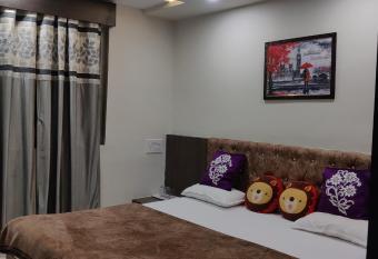 HOTEL CENTRE POINT allows 18 year olds to book a room