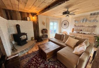 Rustic Modern Home and Spa has Balcony rooms