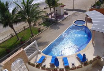 Oceanfront, 1 bedroom, parking, level 1 has rooms with a private hot tub