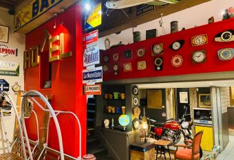 H  tel Le Boulevardier allows 18 year olds to book a room