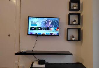 Studio plein centre allows 18 year olds to book a room