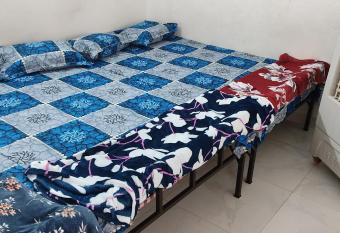UJJAINI HOME STAY has Balcony rooms