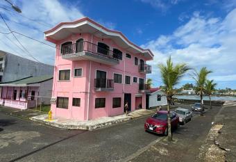 Flamingo Oceanview Apartments allows 18 year olds to book a room