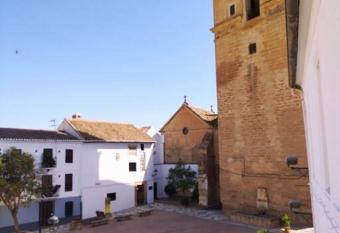 La vie de boheme has Balcony rooms