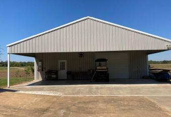 Quiet Country Studio allows 18 year olds to book a room