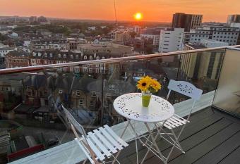 Modern Penthouse Sea View Close To Town and Beach allows 18 year olds to book a room