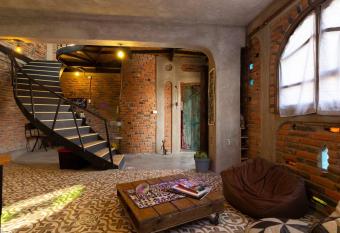 Bella Casita allows 18 year olds to book a room