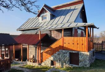 Cabana Magura Parang allows 18 year olds to book a room