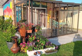 Chez Vladimir has Balcony rooms