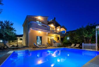 Studios Slaven has Balcony rooms