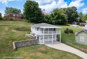 (null) has Balcony rooms