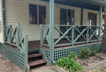 Esperance Pink Lake Tourist Park has Balcony rooms