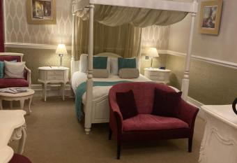 Langtry Manor Hotel allows 18 year olds to book a room