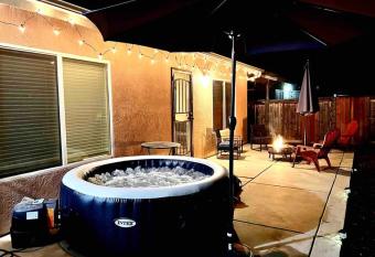 18mn Diamond Lake Hemet Home with Hot tub Parking for Boat,ATV's has rooms with a private hot tub