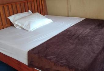 Penginapan puncak Dua Mitra RedDoorz allows 18 year olds to book a room