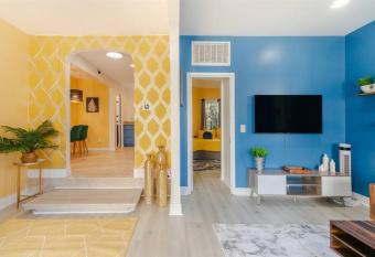 Modern Cottage near many conveniences has Balcony rooms