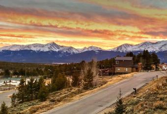 The Hilltop Haven 2bd Suite and Pet Friendly allows 18 year olds to book a room