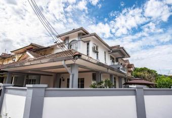 DeLuma-Lovely 4R3B@Kota Permai has Balcony rooms